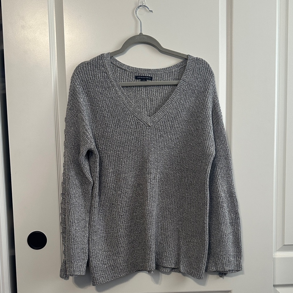 American Eagle Gray V-Neck Women's Sweater